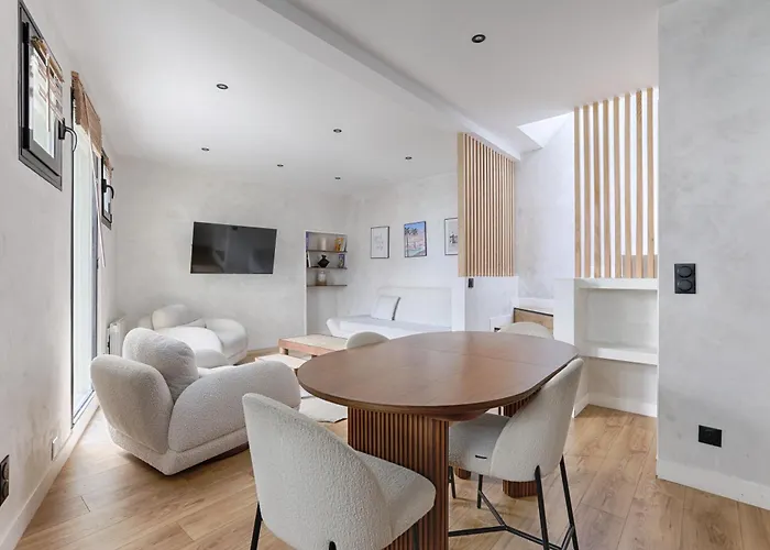 Maison De Charme Au Coeur De Batignolles פריז