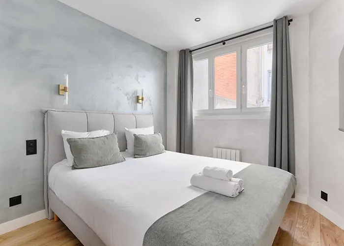 Maison De Charme Au Coeur De Batignolles
