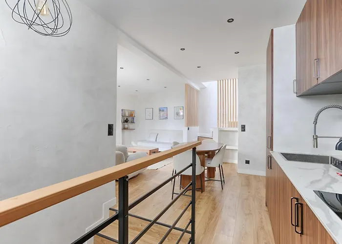 Maison De Charme Au Coeur De Batignolles 파리